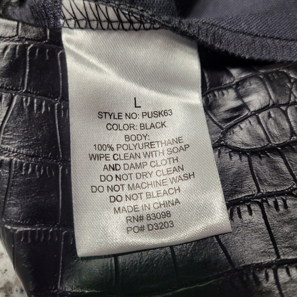 Black Faux Leather Mini Skirt Crocodile Print SZ Large - Picture 3 of 4